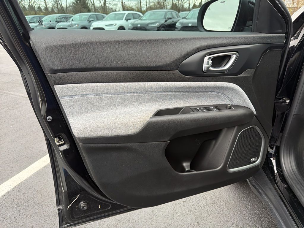 Thumbnail: 2022 Jeep Compass - 19