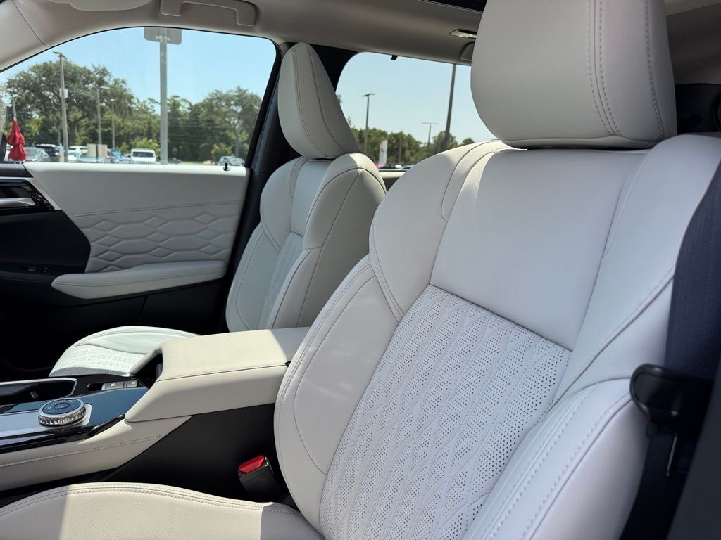 2025 Mitsubishi Outlander SEL photo 24