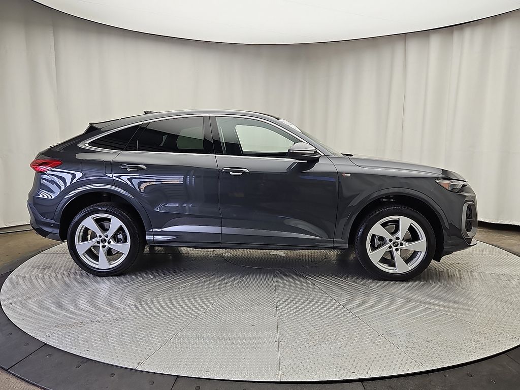 Thumbnail: 2025 Audi Q5 - 8