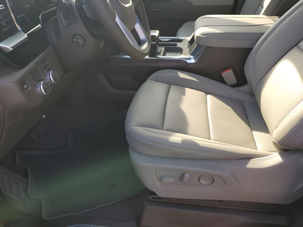 New 2026 White GMC SLT image 28