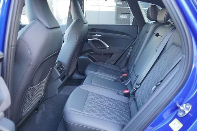 Thumbnail: 2025 Audi SQ5 - 7