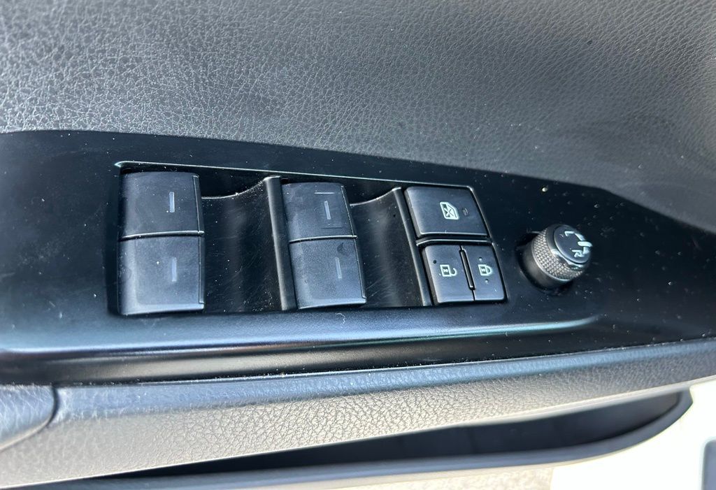 2025 Toyota Camry SE 17