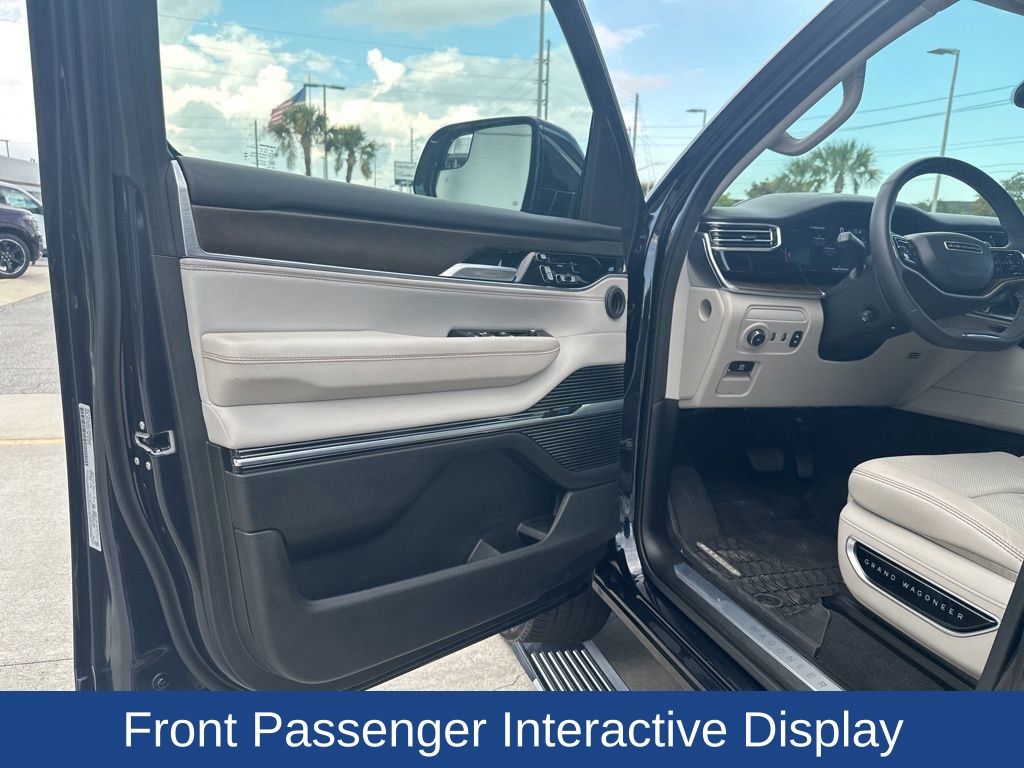 2023 Jeep Grand Wagoneer Base