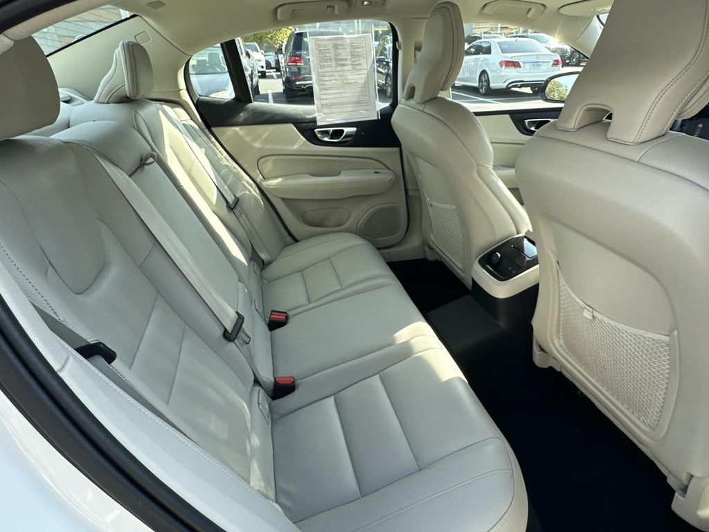 Thumbnail: 2024 Volvo S60 - 12