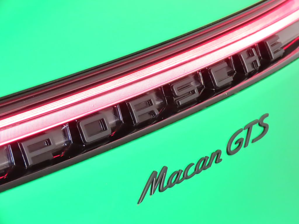 Thumbnail: 2025 Porsche Macan - 12
