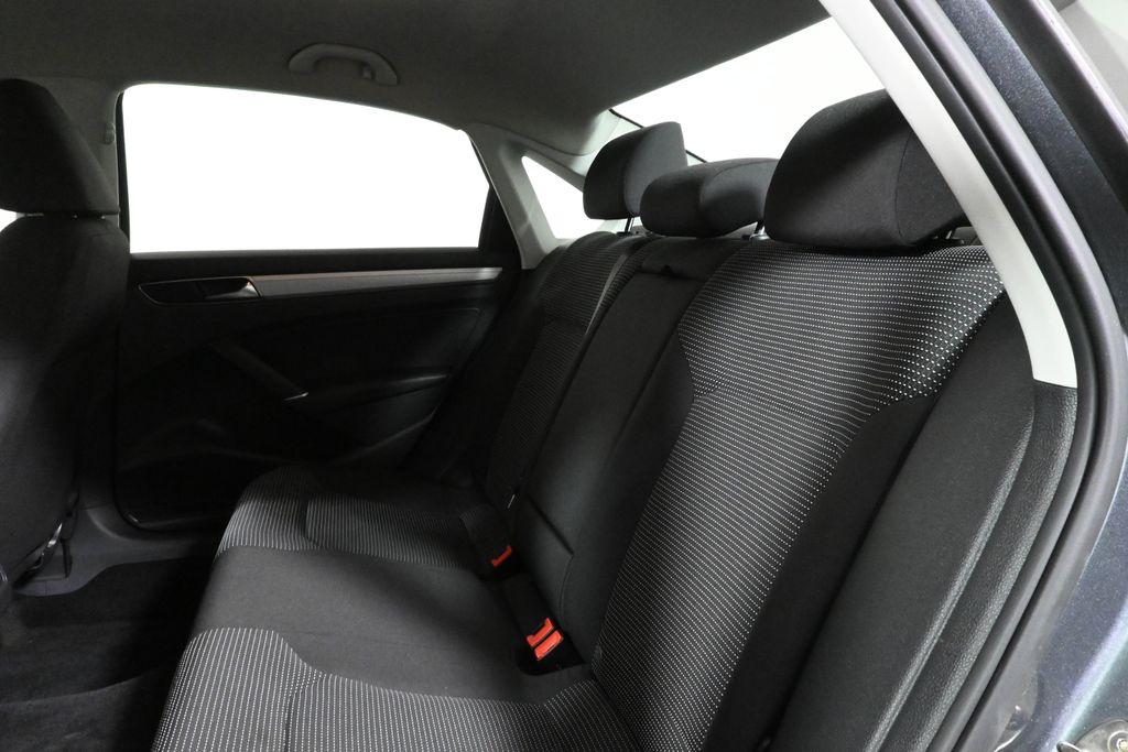 Thumbnail: 2018 Volkswagen Passat - 4