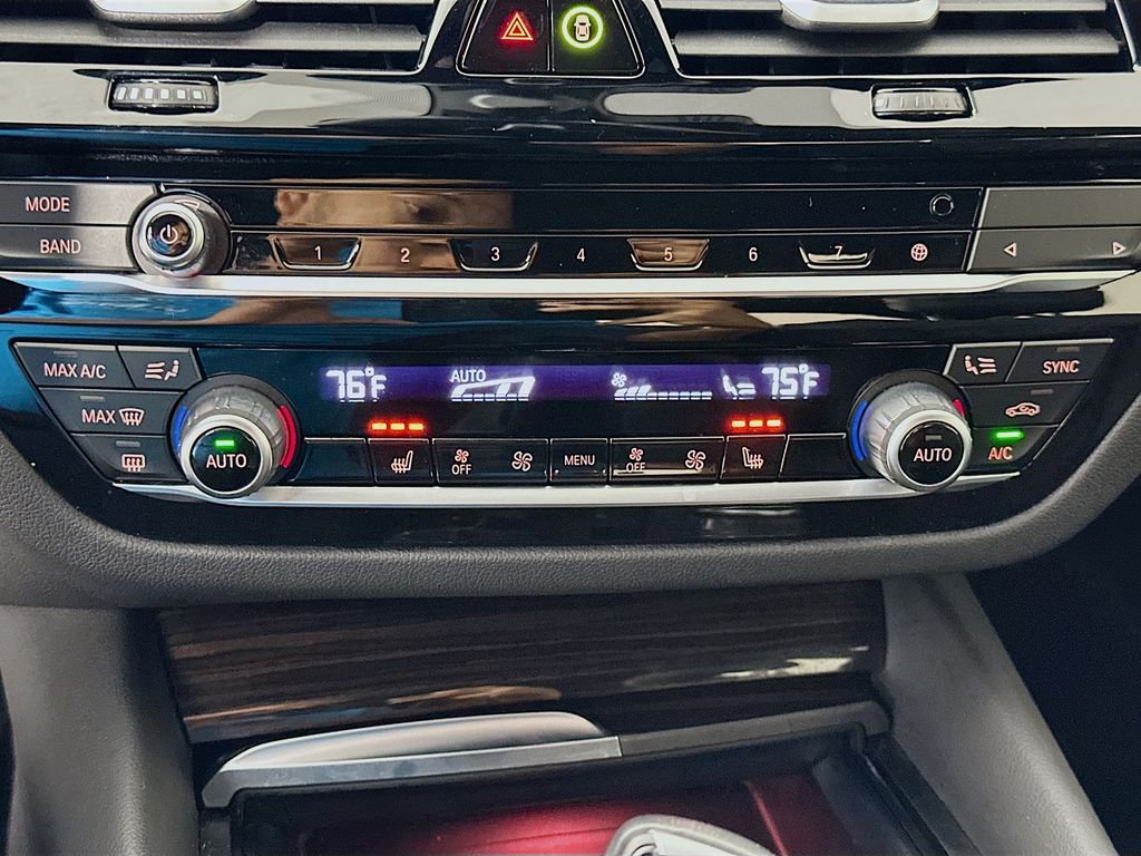 Thumbnail: 2023 BMW 5 Series - 16