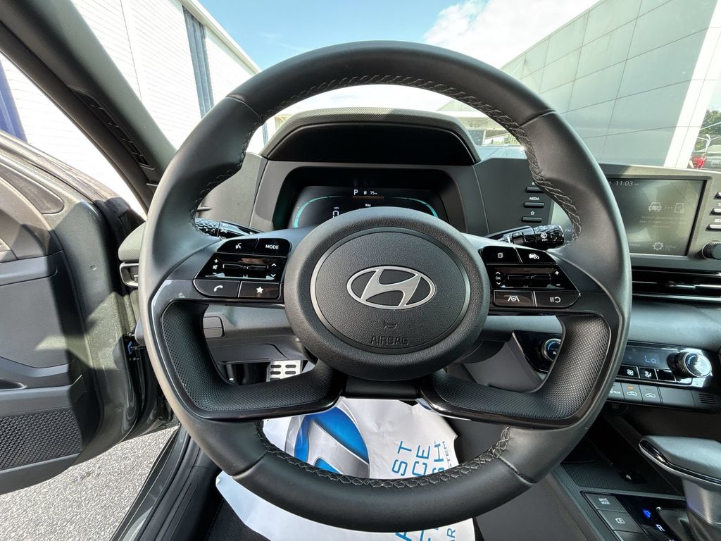 Used 2025 Amazon Gray Hyundai SEL Sport image 11