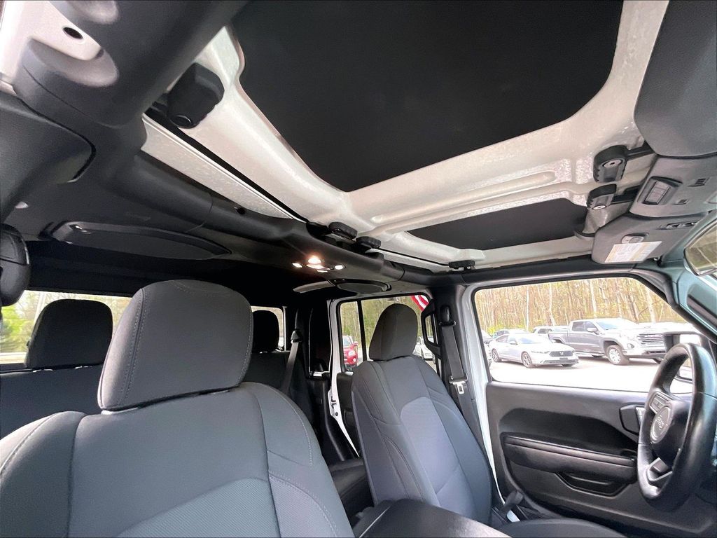 2022 Jeep Gladiator — photo 7