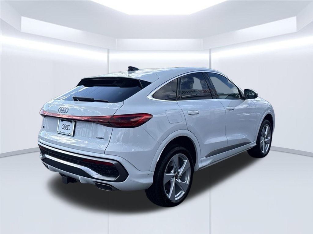 Thumbnail: 2025 Audi Q5 - 8