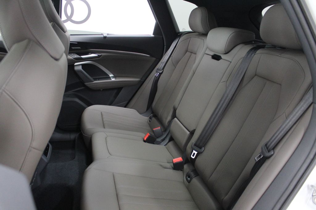 Thumbnail: 2025 Audi Q5 - 12