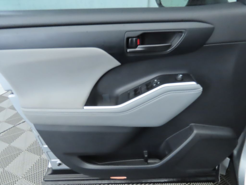 2023 Toyota Highlander LE 25