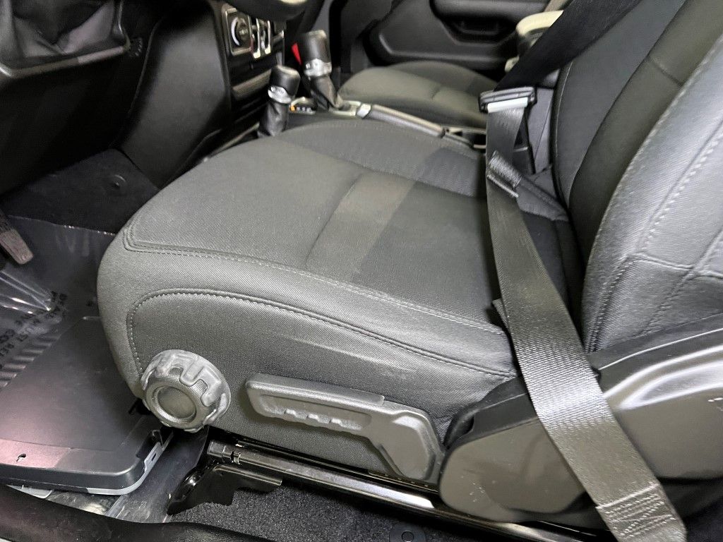 Thumbnail: 2020 Jeep Wrangler - 23