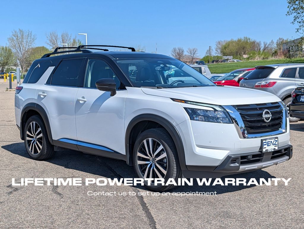 Everest White Pearl Tricoat/Super Black 2025 Nissan Pathfinder Platinum 4WD SUV / Crossover All-Wheel Drive 9-Speed Automatic