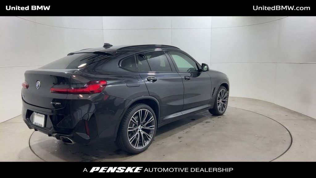 2022 BMW X4 xDrive30i 8