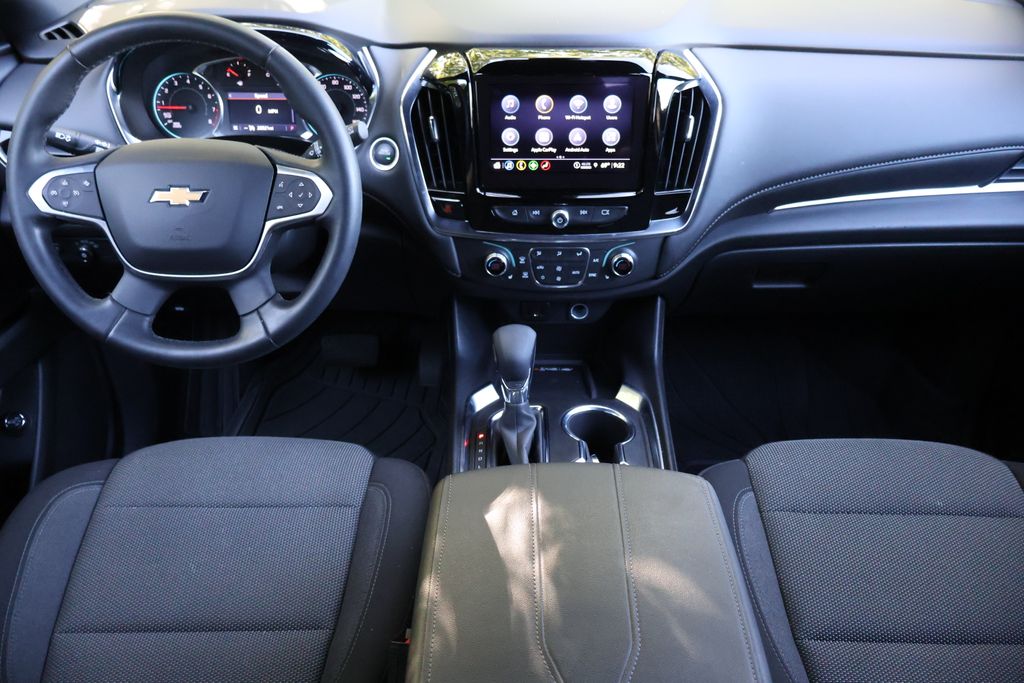 Thumbnail: 2023 Chevrolet Traverse - 16