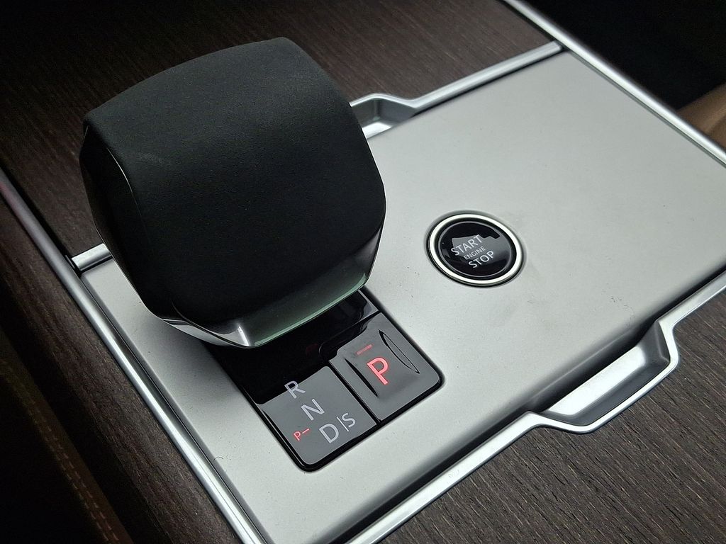 Thumbnail: 2024 Land Rover Range Rover - 16