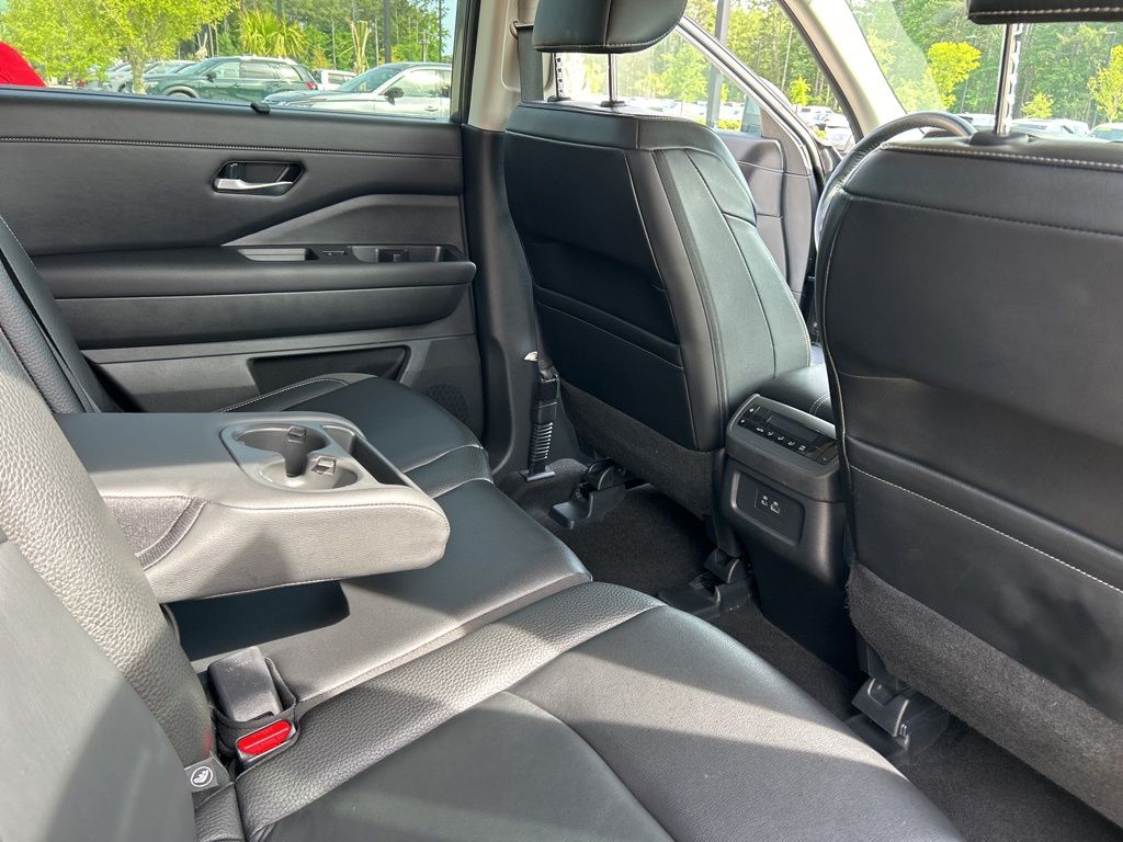 2023 Gun Metallic Nissan Pathfinder SL FWD SUV