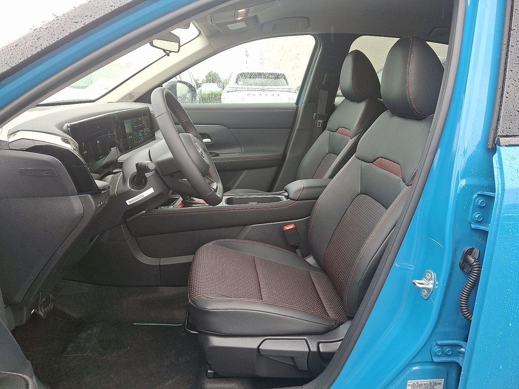 2025 Nissan Kicks SR 6