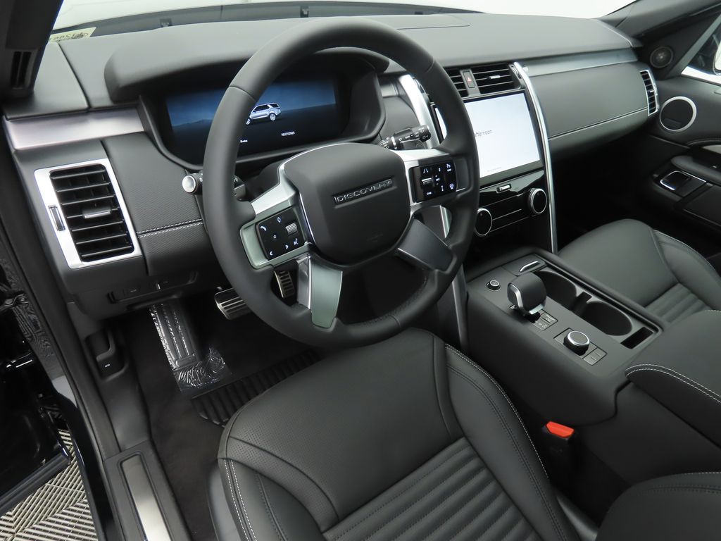 Thumbnail: 2026 Land Rover Discovery - 9