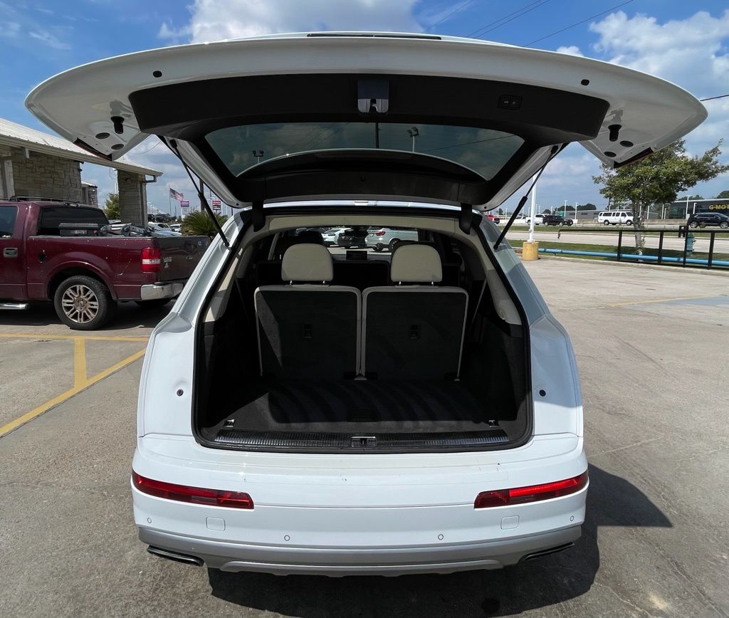 2017 Audi Q7 2.0T Premium Plus White at Autostrade