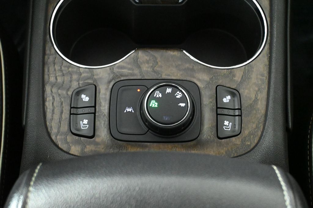 Thumbnail: 2021 GMC Acadia - 26