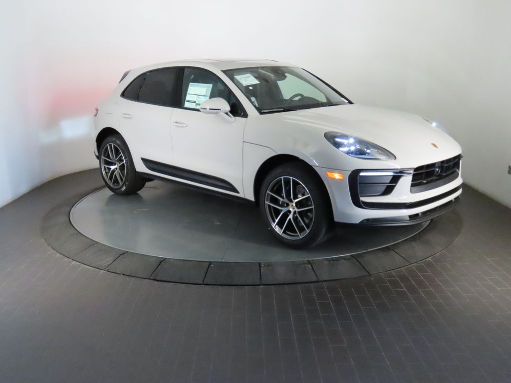 Thumbnail: 2026 Porsche Macan - 9