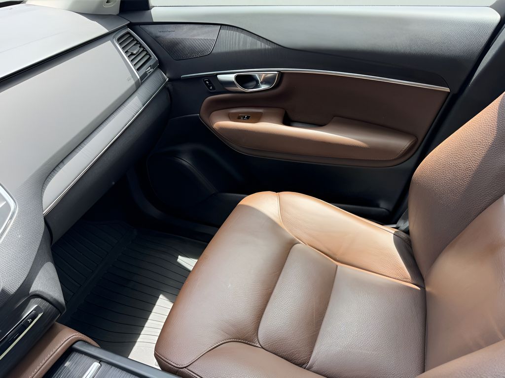 Used Car 2020 Volvo Xc90  T6 Momentum For Sale Under $30,000 In Austin, Texas