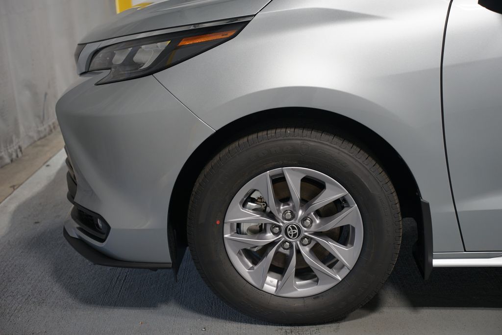 Thumbnail: 2025 Toyota Sienna - 5