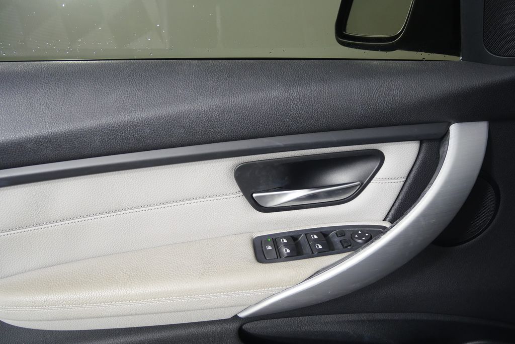 Thumbnail: 2013 BMW 3 Series - 7