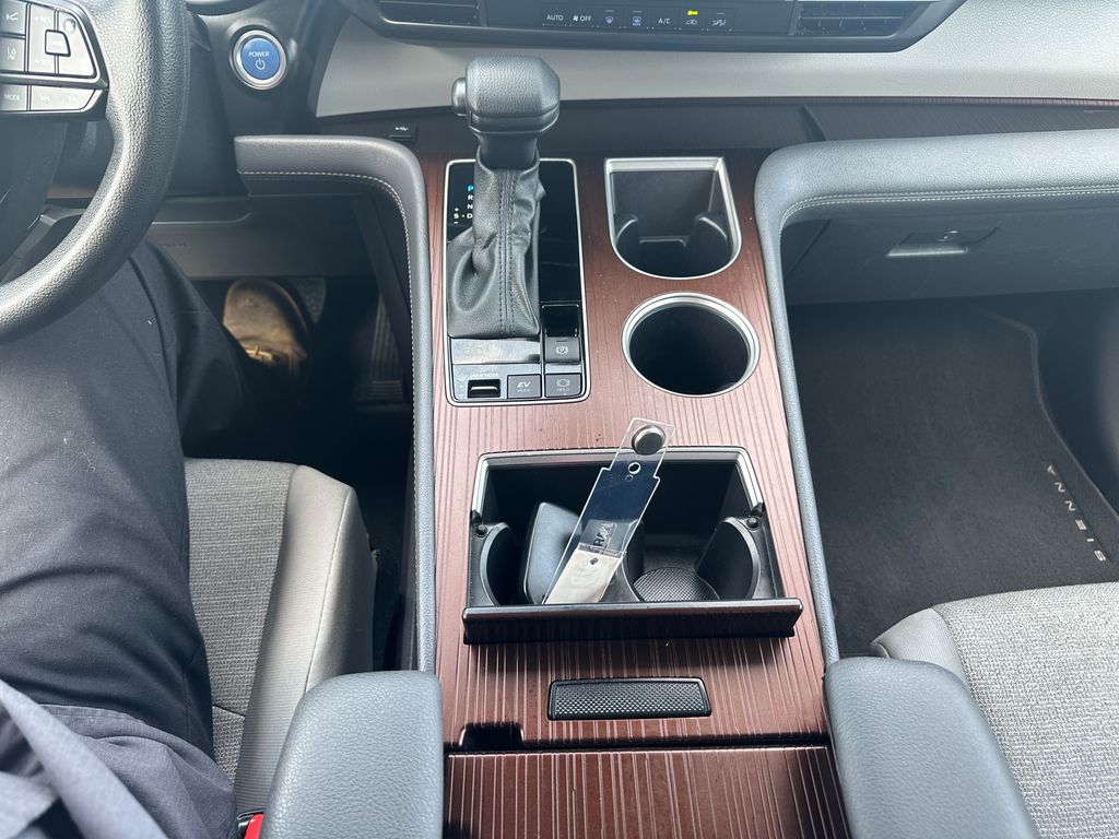 2024 Toyota Sienna LE
