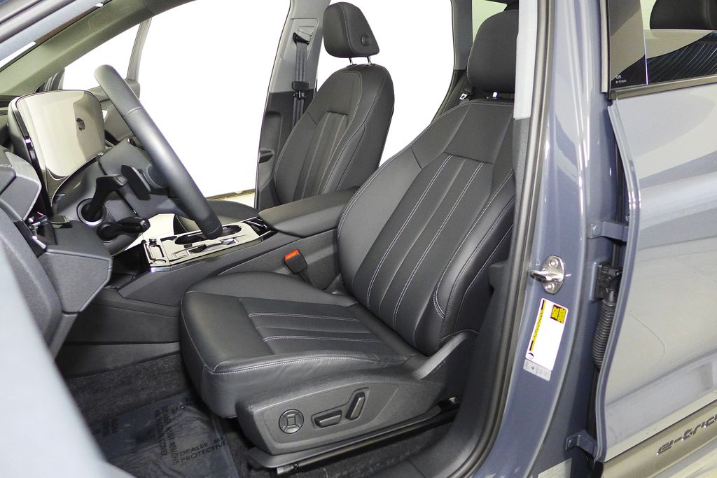 Thumbnail: 2025 Audi Q6 e-tron - 22