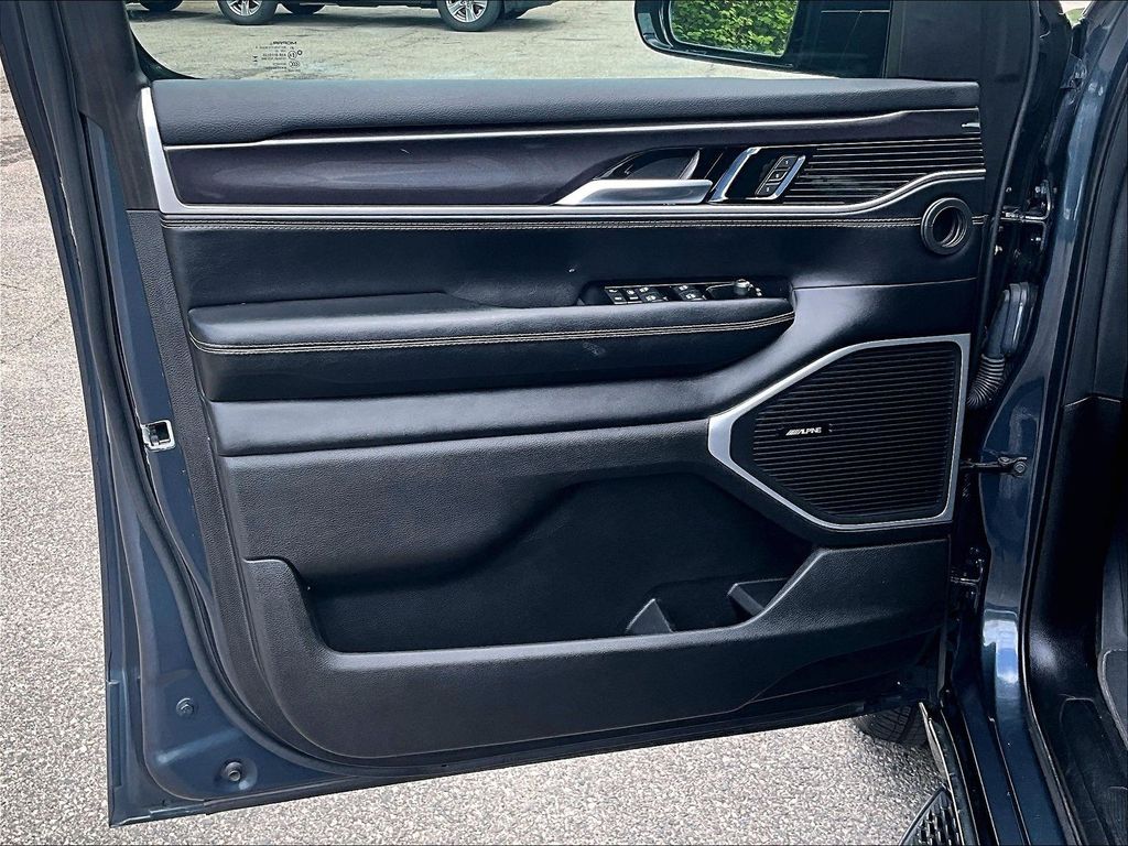 2024 Jeep Wagoneer L — photo 9
