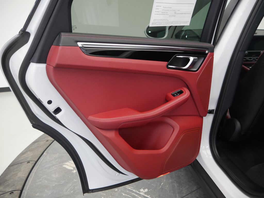 Thumbnail: 2023 Porsche Macan - 20