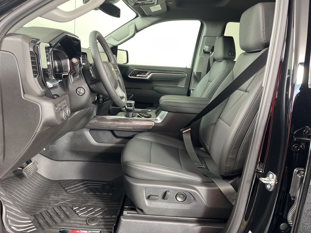 Thumbnail: 2026 Chevrolet Silverado 1500 - 23
