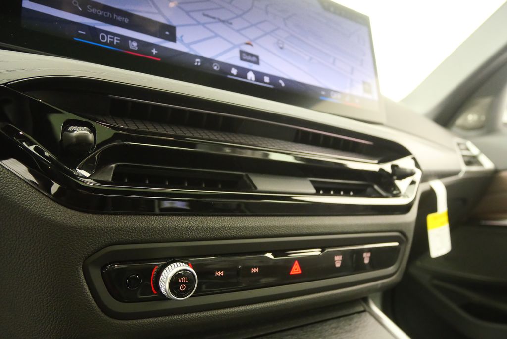 Thumbnail: 2025 BMW 3 Series - 21