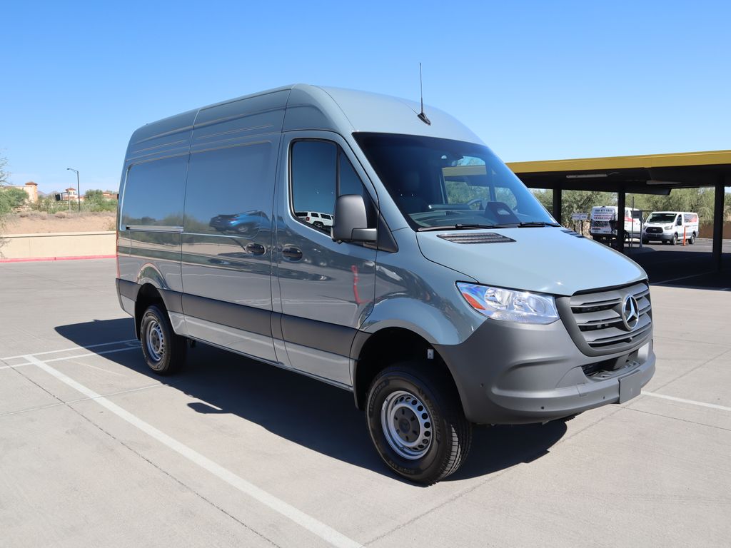 Thumbnail: 2025 Mercedes-Benz Sprinter - 3