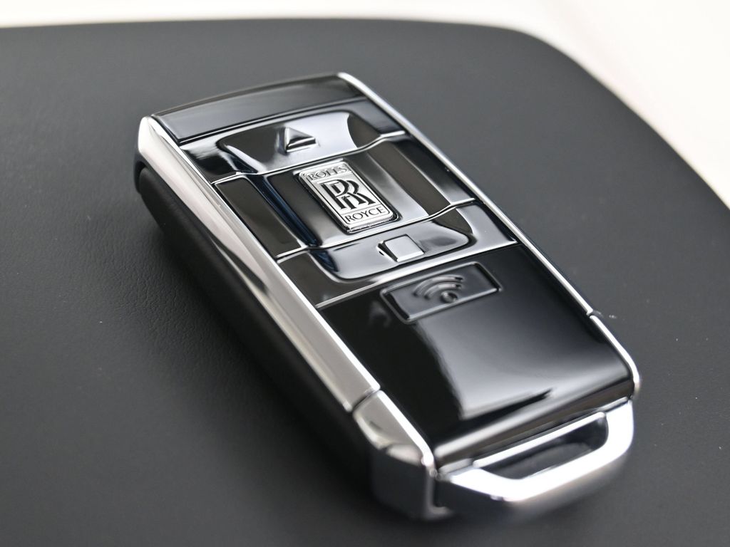 Used 2025 Black Rolls-Royce  image 15