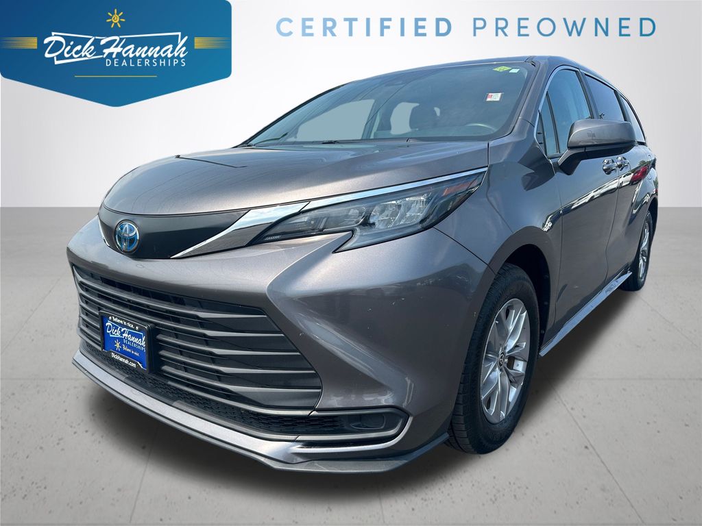 2024 Toyota Sienna LE