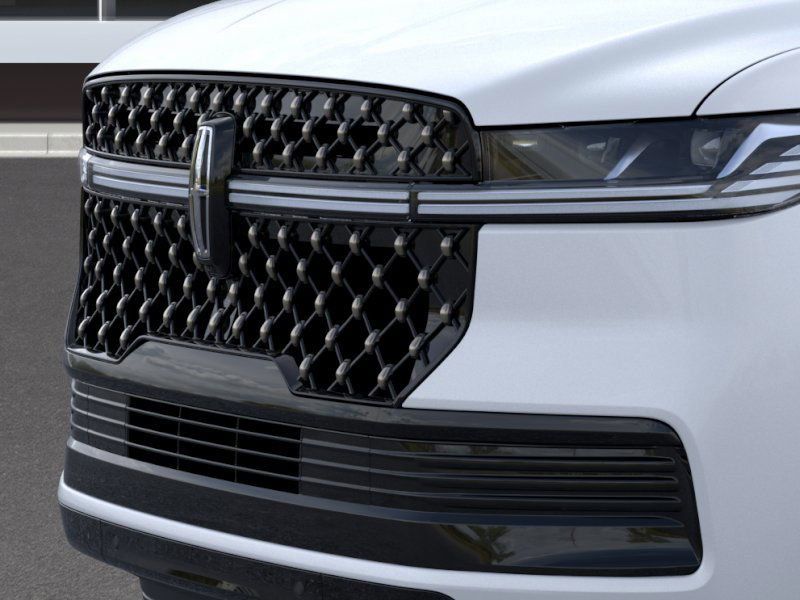 Thumbnail: 2025 Lincoln Navigator L - 17