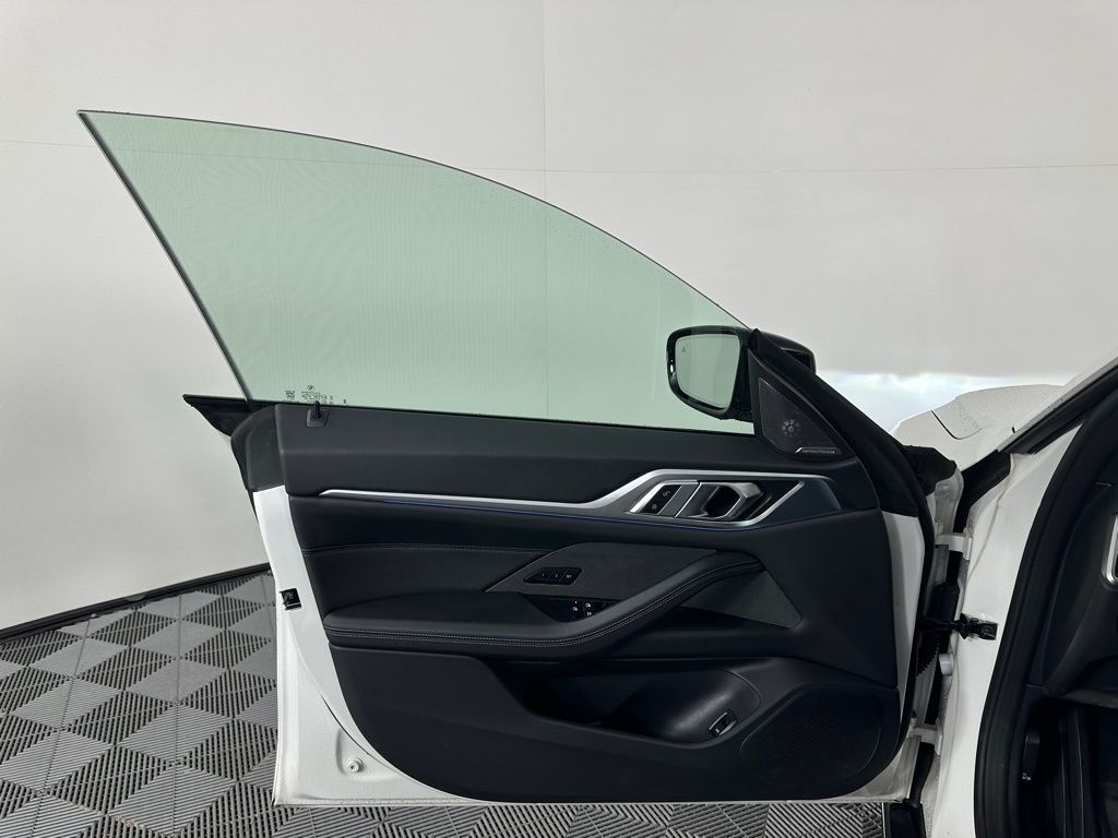 Thumbnail: 2025 BMW i4 - 9