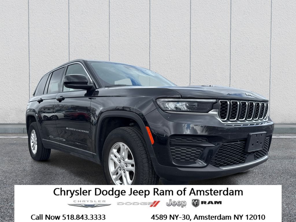 Diamond Black Crystal Pearlcoat 2023 Jeep Grand Cherokee Laredo 4WD SUV / Crossover Four-Wheel Drive 8-Speed Automatic