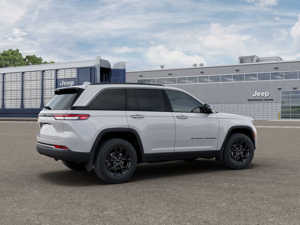 New 2026 White/off-white Jeep Laredo image 4