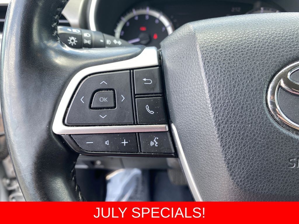 Used 2023 Toyota Highlander SUV