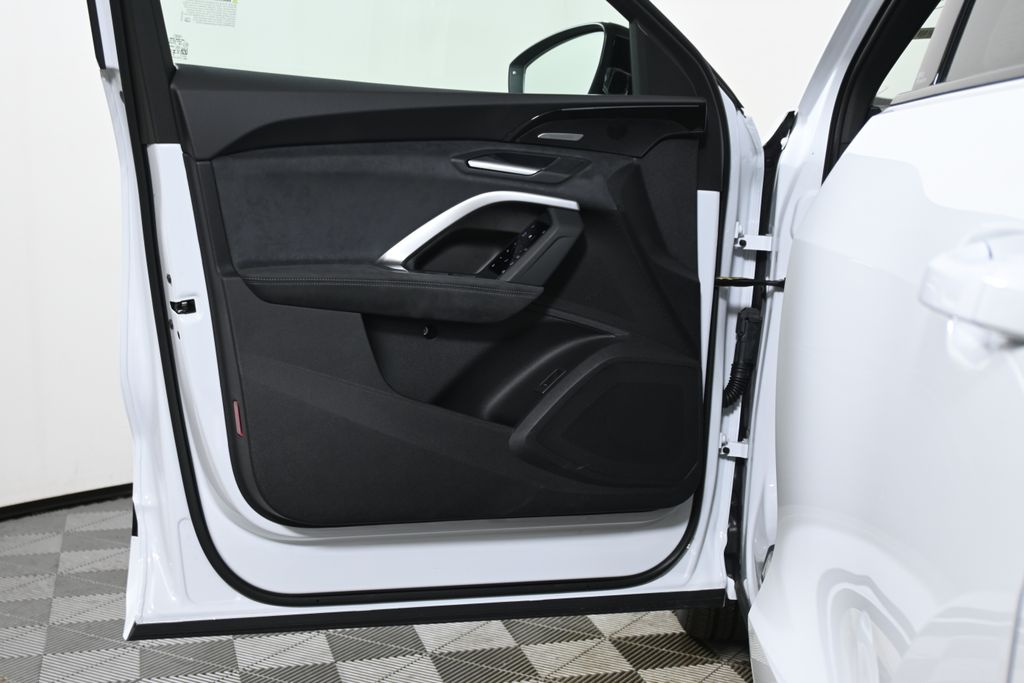 Thumbnail: 2025 Audi SQ5 - 23