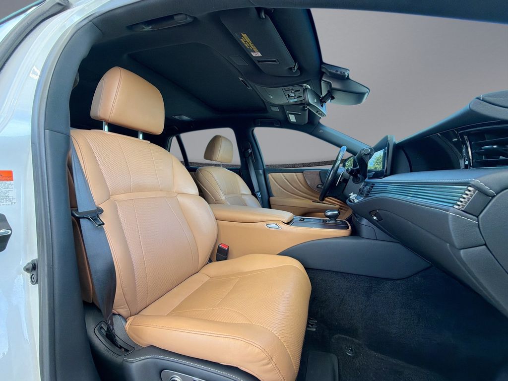 Thumbnail: 2021 Lexus LS - 16