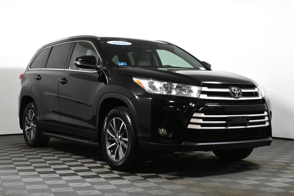 Thumbnail: 2019 Toyota Highlander - 9