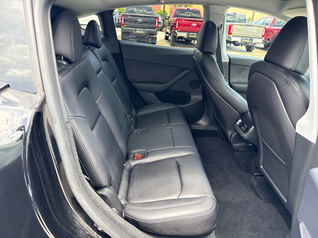 Used 2023  Tesla Standard Range image 25