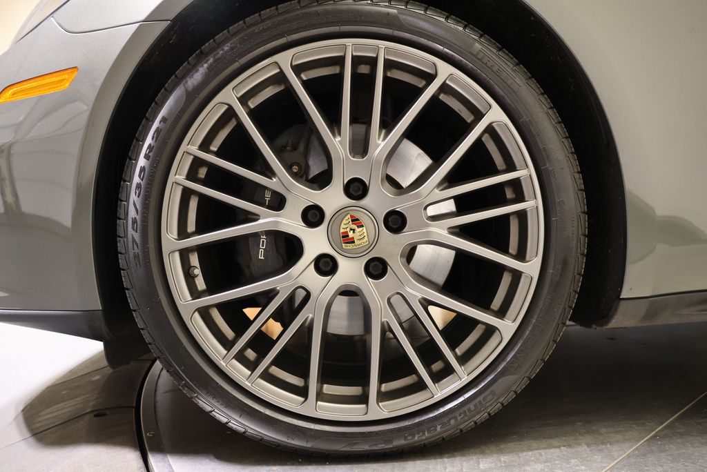 Thumbnail: 2022 Porsche Panamera - 9