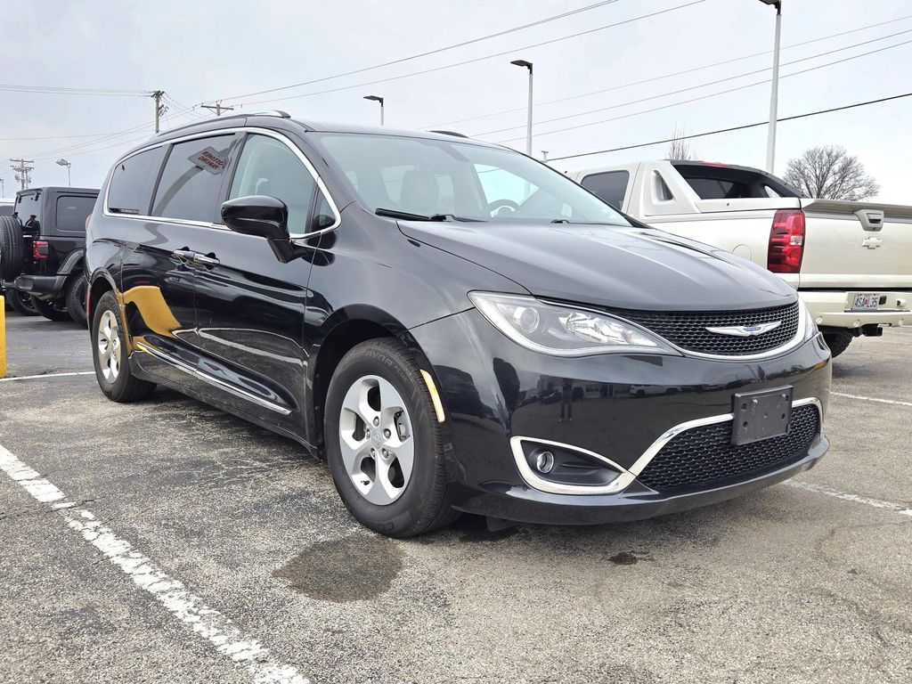 2017 Chrysler Pacifica Touring L Plus FWD